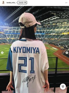 写真】引退試合で握手をかわす中日・郭源治とイチロー：中日スポーツ