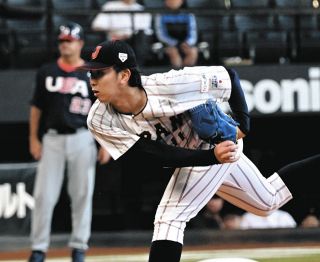 ロッテ3位指名の東洋大・一條力真、少年らからサイン攻めに