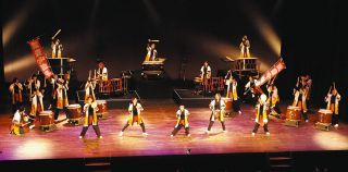 太鼓演奏、勇ましく　武豊の「武鼓」25周年コンサート