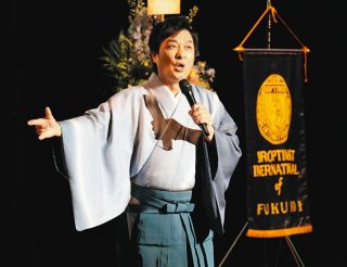 3年ぶり、峡谷に初凧 浜松・寺尾のぶか凧、南風吹き上げ優雅に舞う：中