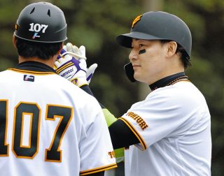 巨人・試合前練習で「FOR3VER」のTシャツ着用 「長嶋茂雄終身名誉監督