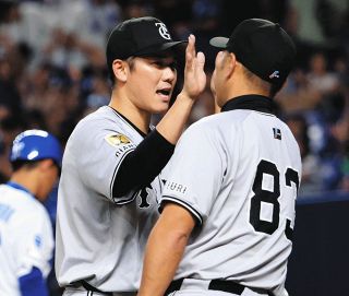 巨人】前監督の高橋由伸さんが始球式に登場 侍ジャパンの