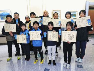 103人が星空の下を走る　明智町越年マラソン