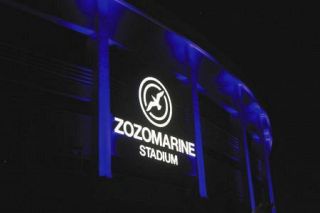 医療従事者へ感謝と応援のメッセージ…ZOZOマリンの外壁ライトアップを青色に統一