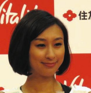 浅田舞、パックリと開いたドレスの背中がキレイと反響「今年もバルカーカップの広報大使に就任」社交ダンスの魅力を発信