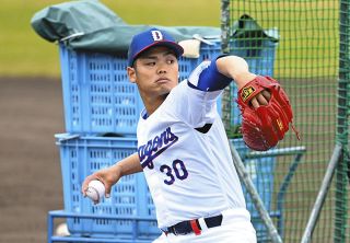 中日】「THANK YOU」「SHO NAKATA」中田翔引退Tシャツを着用し本人を