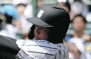 ヤクルト村上宗隆の弟、九州学院の村上慶太が三塁打　6回、第４打席で右翼線に打球落とす【甲子園】