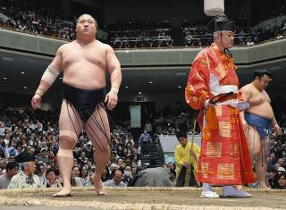 白鵬「体動いてますね」冷静に6連勝 7日目は小兵・翔猿と初対決