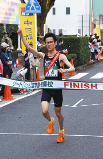 季節外れの陽気の中選手たちの熱い走り　中山道東濃駅伝　