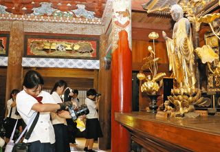 浜松市の95歳中村さん「最後の個展」 油彩やスケッチなど80