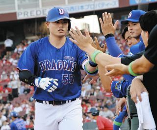 中日・岡田俊哉、新グラブには3桁背番号入れず「すぐ21番を付ける