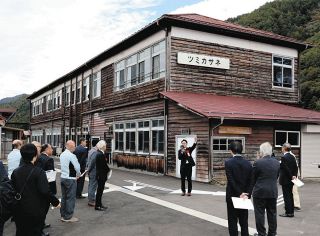 木曽町・旧上田小校舎が長野県産材の合板工場に　「ツミカサネ」竣工式、27年本格稼働