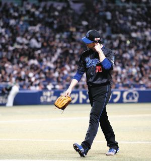 中日】「Thank you」選手らは祖父江大輔＆岡田俊哉の記念Tシャツ着用し