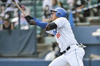 鵜飼航丞 プロ初ホームラン記念 中日ドラゴンズ オフィシャルウェブサイト - ドラゴンズニュース