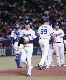 中日】「THANK YOU」「SHO NAKATA」中田翔引退Tシャツを着用し本人を