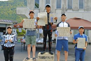 引き釣りさく裂　菅沼さん１２匹で初Ｖ　第１７回鮎釣り大会　岐阜県下呂市金山・馬瀬川下流　
