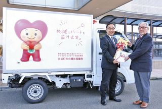 県ふるさと文学館 作家の刀根さん（敦賀市出身）個展 温かみある絵本