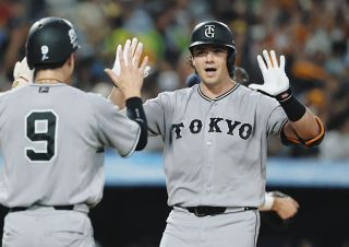 ◇THE ALFEE、モンチッチとコラボ【写真】：中日スポーツ・東京中日