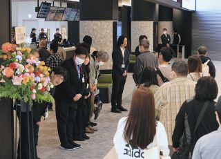 「近くに映画館ができてよかった」「また来たい」　イオンシネマ土岐、入場待ちの列