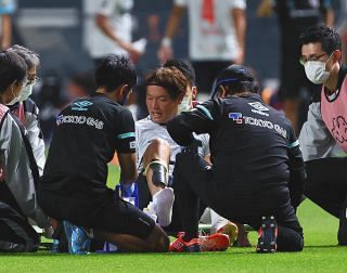 FC東京・東主将、負傷交代 長谷川監督「当分は難しいと思う。すぐに治るけがではない」