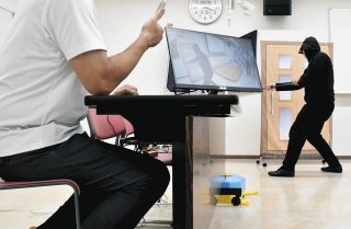 空き巣犯人撃退劇、緊迫の場面を愛知署で住民が語る　スマホ連動の防犯カメラ活用