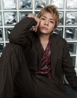 写真】井川遥、眩しい笑顔と青空とハイボール缶：中日スポーツ・東京中