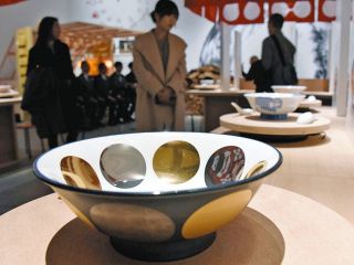 横尾忠則さんや土井善晴さんの器も　「美濃焼ラーメンどんぶり展」東京で開催