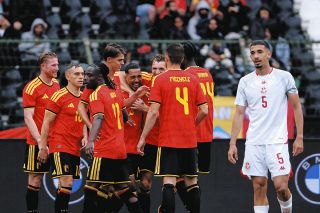 サッカー】史上初の”黒パンツ”採用も 日本代表W杯ユニ「ORIGAMI」9月