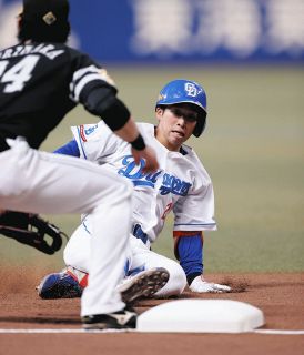 中日・田中幹也、3試合ぶりにスタメン出場で攻守に躍動　プロ初の三塁打放ち、守備では「気合」のプレー披露