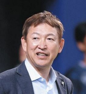 中日】現役引退した平田良介さんが異例のフリー打撃、18年のユニホーム