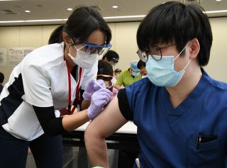新型コロナワクチン、種類の選択可能に 「会場を選べば…」小林内閣府大臣補佐官が明かす