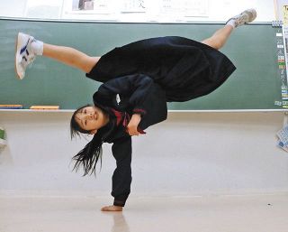 カポエイラ少女 世界一　松任中１年・舘あかりさん