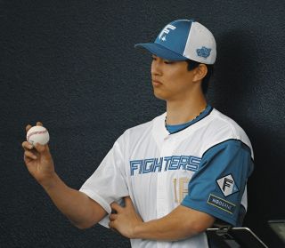 ヤクルト】小川泰弘が母校・創価大で始動 セ3連覇へ…色紙には「感」の