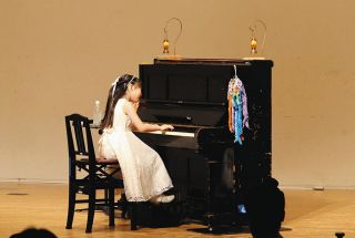 被爆「ミサコのピアノ」平和の音色奏でる　四日市で演奏会