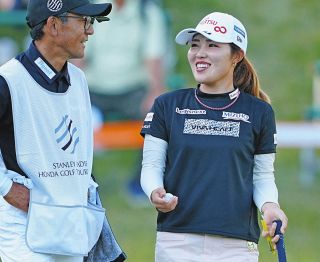 お二人とも美人』宮里藍さん、上田桃子との2ショット「明日はプロアマ