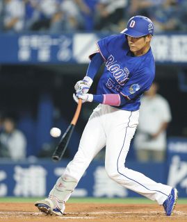 中日・上林誠知、2安打「いい形で投手との間合い」 リストバンドの