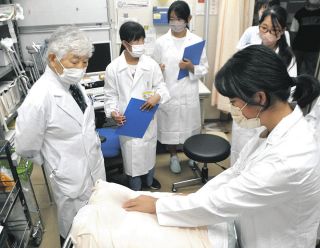 中津川・坂下診療所で子どもらが医療や看護　「基本が学べ貴重な経験でした」
