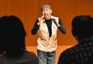 「幼い命が当たり前のように奪われていく」　戦場カメラマン・渡部陽一さんが津で講演