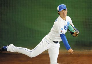 中日1位ルーキー・金丸夢斗、2軍キャンプで初ブルペン ボール