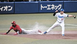 阪神　新井貴浩　実用スパイク 広島東洋カープ 阪神タイガース 25 新井貴浩選手 直筆サイン入り