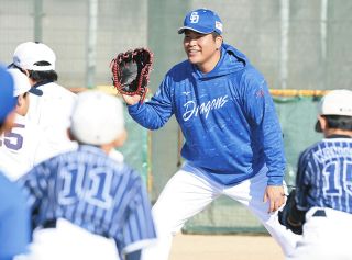 中日・岡田俊哉、新グラブには3桁背番号入れず「すぐ21番を付ける
