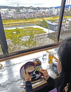 伊賀焼 野趣の中に風雅 作家・笹山さん 金沢で個展:北陸中日新聞Web 伊賀焼 野趣の中に風雅 作家・笹山さん 金沢で個展:北陸中日新聞Web