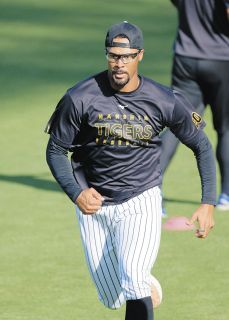 ロッテ・福田光輝は現状維持880万円でサイン 開幕1軍も定着ならず ロッテ・福田光輝は現状維持880万円でサイン 開幕1軍も定着ならず