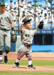慶大で練習中の中学２年生、国久想仁さんが始球式登板　自己採点で「100点」【東京六大学野球】