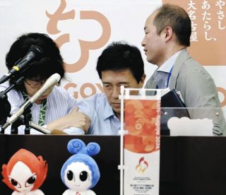 ◆会見中、体調不良で倒れ込む広沢市長【写真】