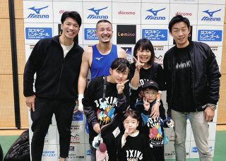 井上尚弥、シリアルナンバー入り額装ピンズセット発売 ルイス・ネリ戦