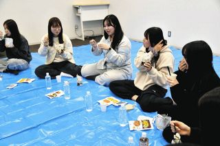 力士、女性巧みな水墨画 田家阿希雄さん追悼展、11月に名古屋で：中