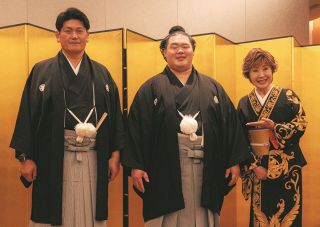 大相撲】田子ノ浦親方、名古屋の千種聾学校を訪問 力士の登場に目を輝