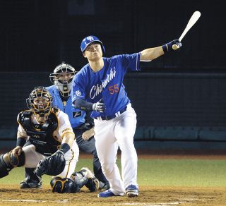 松井大輔が現役引退！ 「永遠のドリブラー」はトレカもカッコ
