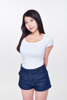 着こなしおしゃれすぎ」「懐かしっ」…元日向坂46影山優佳のレトロな